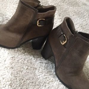 Dark olive/brown ShoeDazzle Booties!